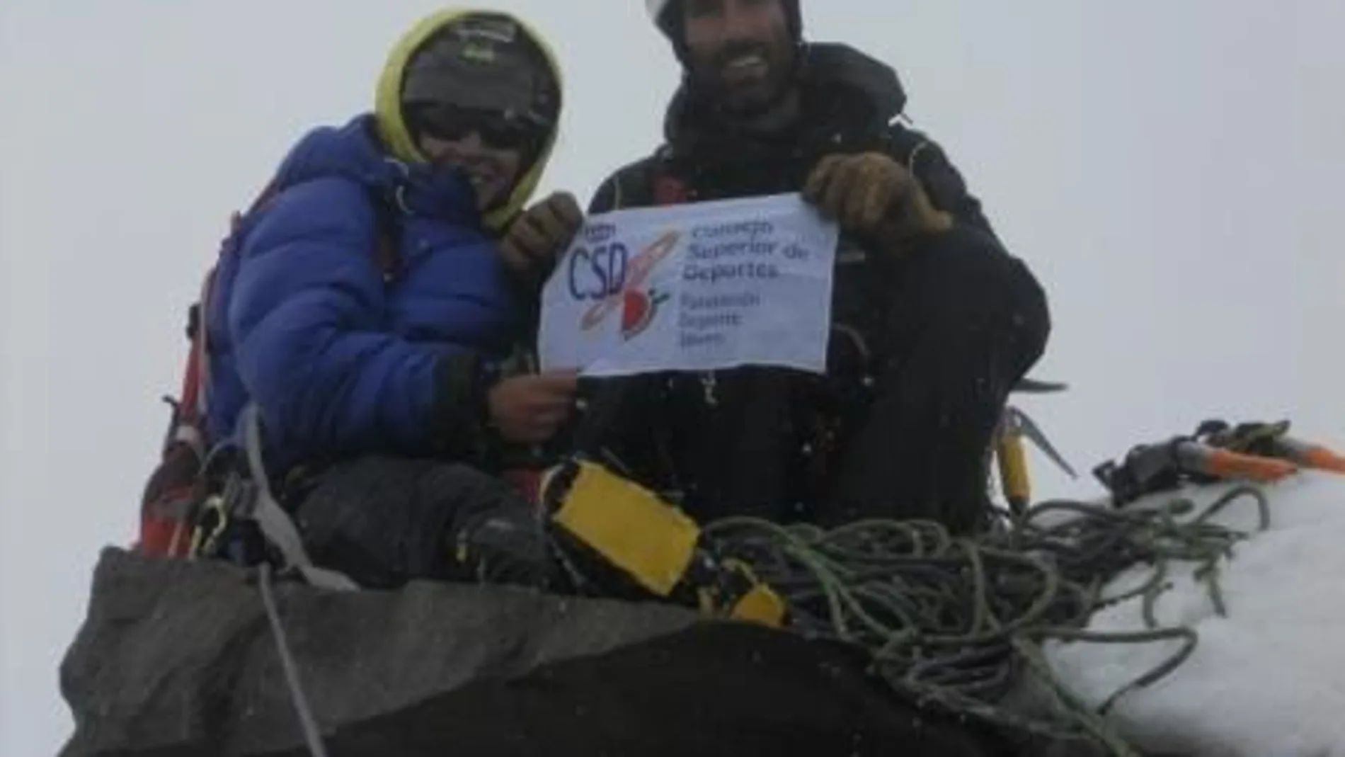 El equipo español holló la cima, a 5.860 metros de altura