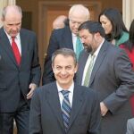 Las nuevas caras no dan aire a Zapatero