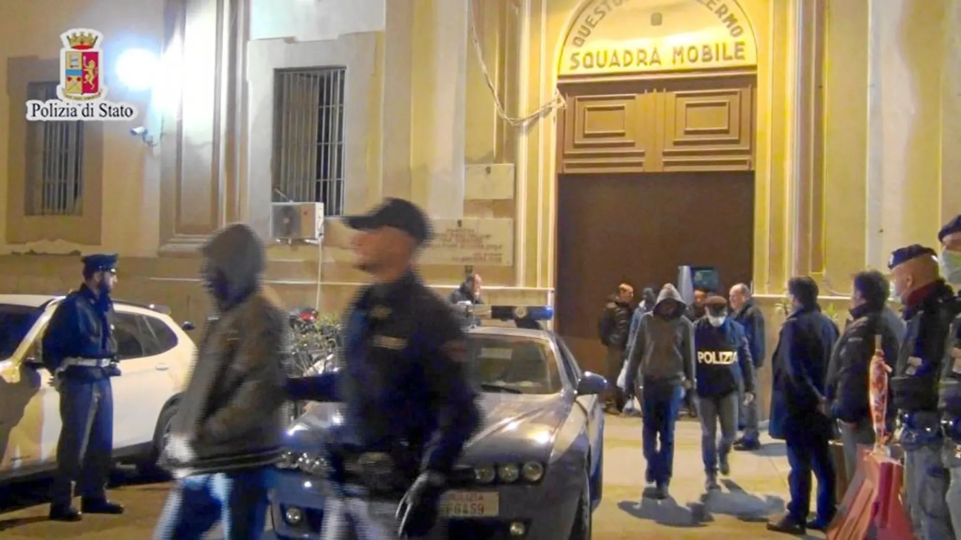 Los musulmanes responsables de tirar por la borda a una docena de cristianos fueron arrestados ayer por la Policía italiana