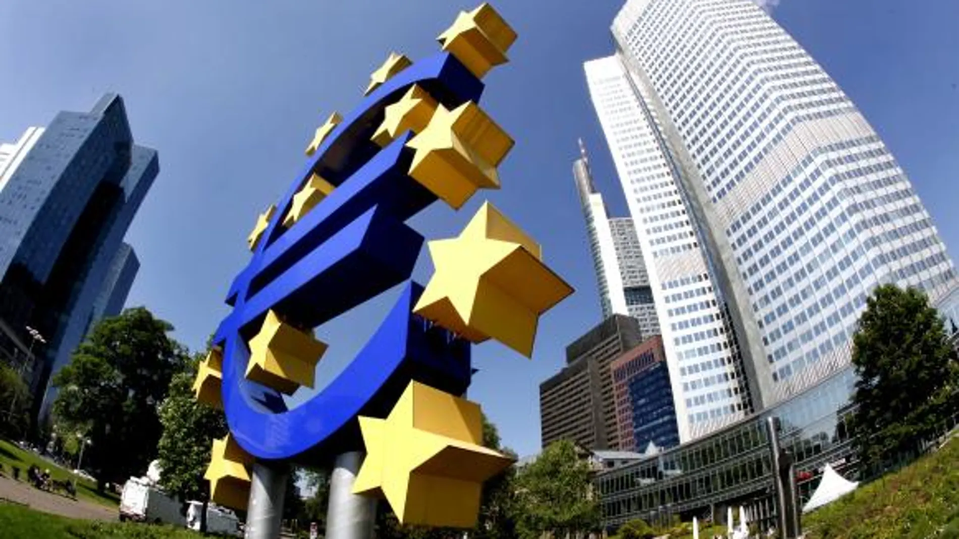 El BCE levanta la recomendación de no repartir dividendos pero pide prudencia.