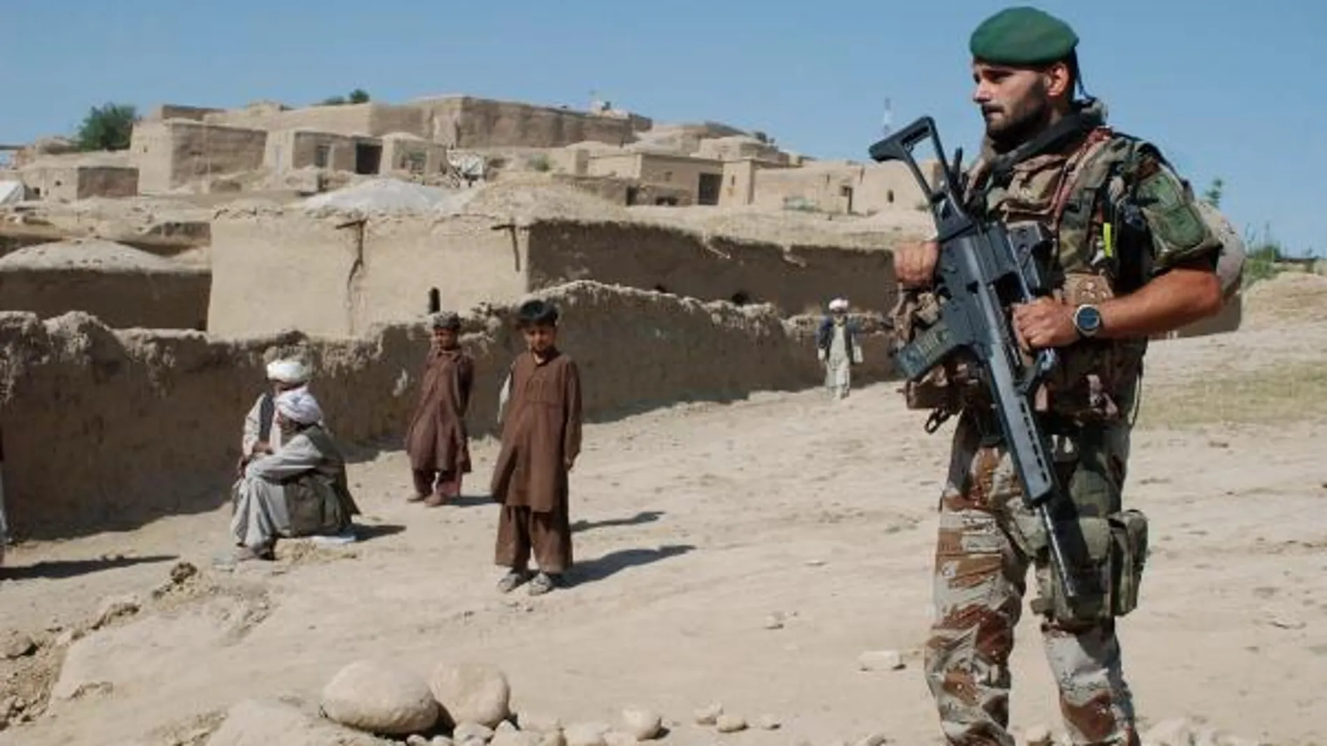 Imagen de archivo. Tres soldados españoles heridos tras el ataque a un blindado en Badghis