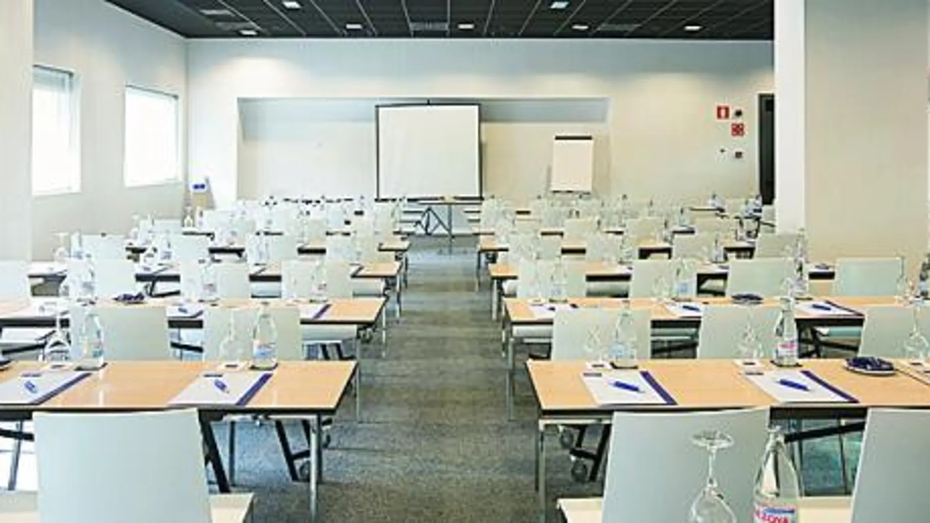 Al hotel se accede facilmente por las principales vías rápidas