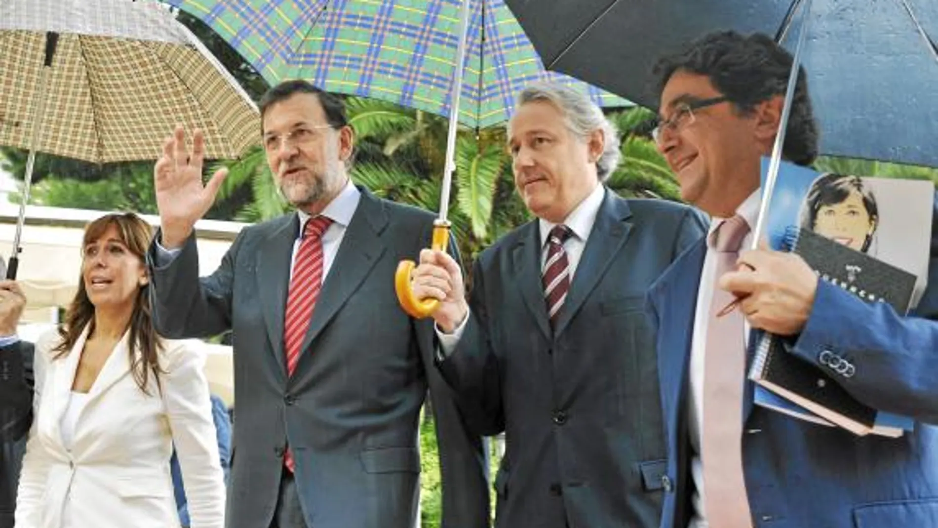 Rajoy advierte de que el PP no será «la muleta de nadie» tras el 28-N