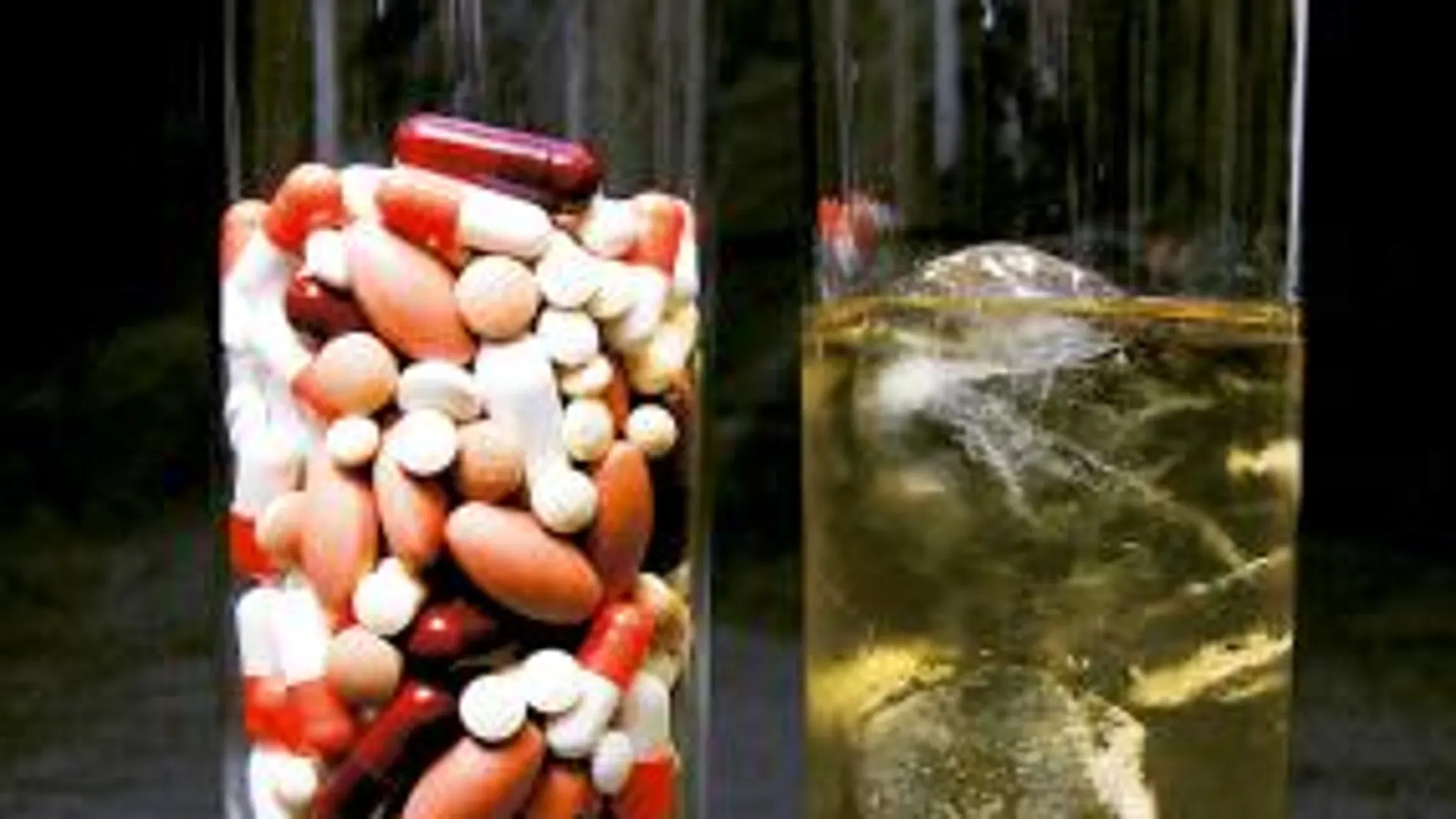 El alcohol invierte los efectos de los medicamentos