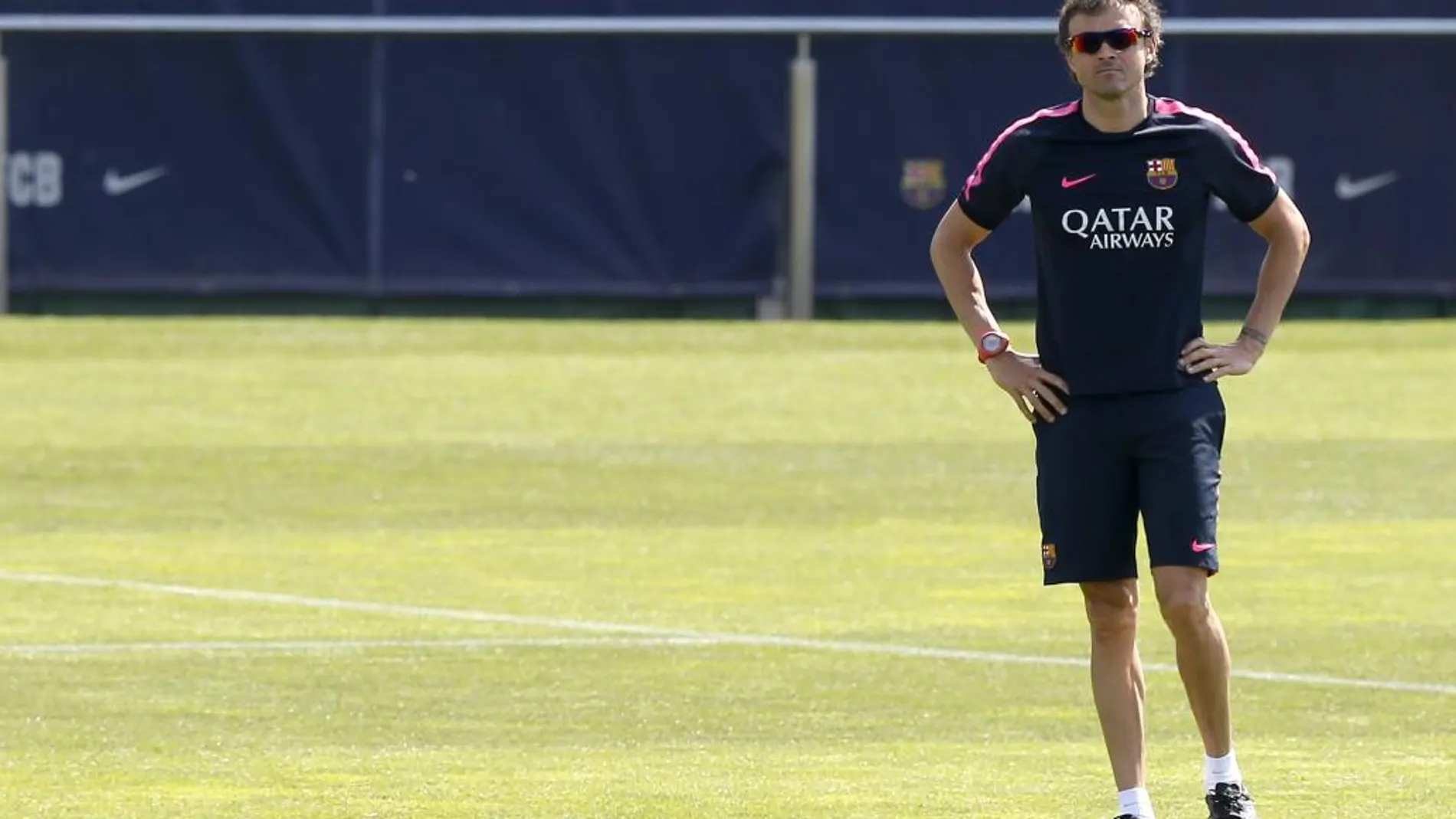 El entrenador Blaugrana, Luis Enrique durante la sesión de entrenamiento