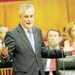 Griñán, igual que Zapatero, acusa a Arenas de utilizar el paro como arma