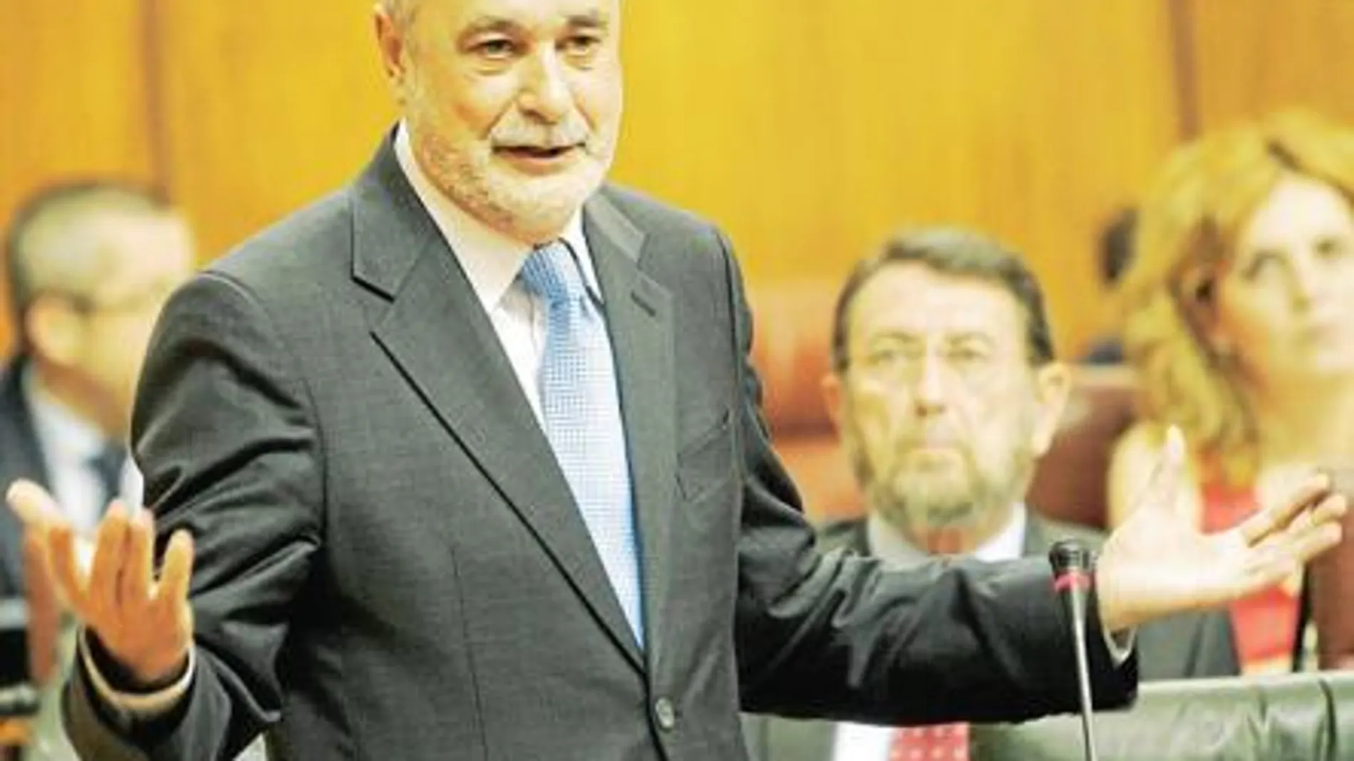 Griñán, igual que Zapatero, acusa a Arenas de utilizar el paro como arma