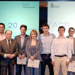 El consejero en funciones, Tomás Villanueva, junto a los premiados