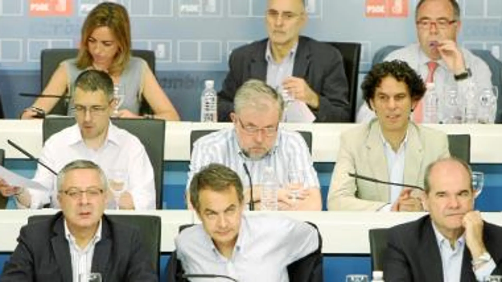 La enésima semana negra de Zapatero pone en jaque al PSOE