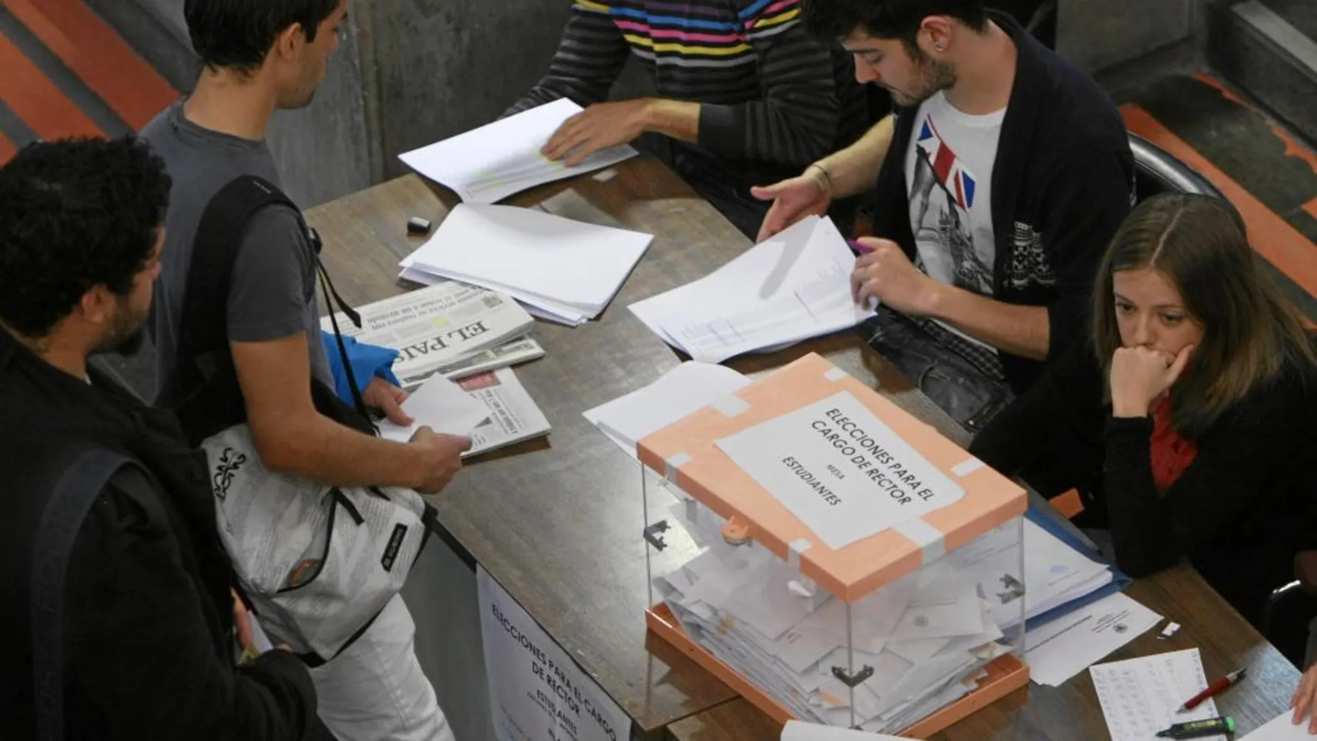 Una imagen de las elecciones a rector celebradas en 2011 en la Complutense