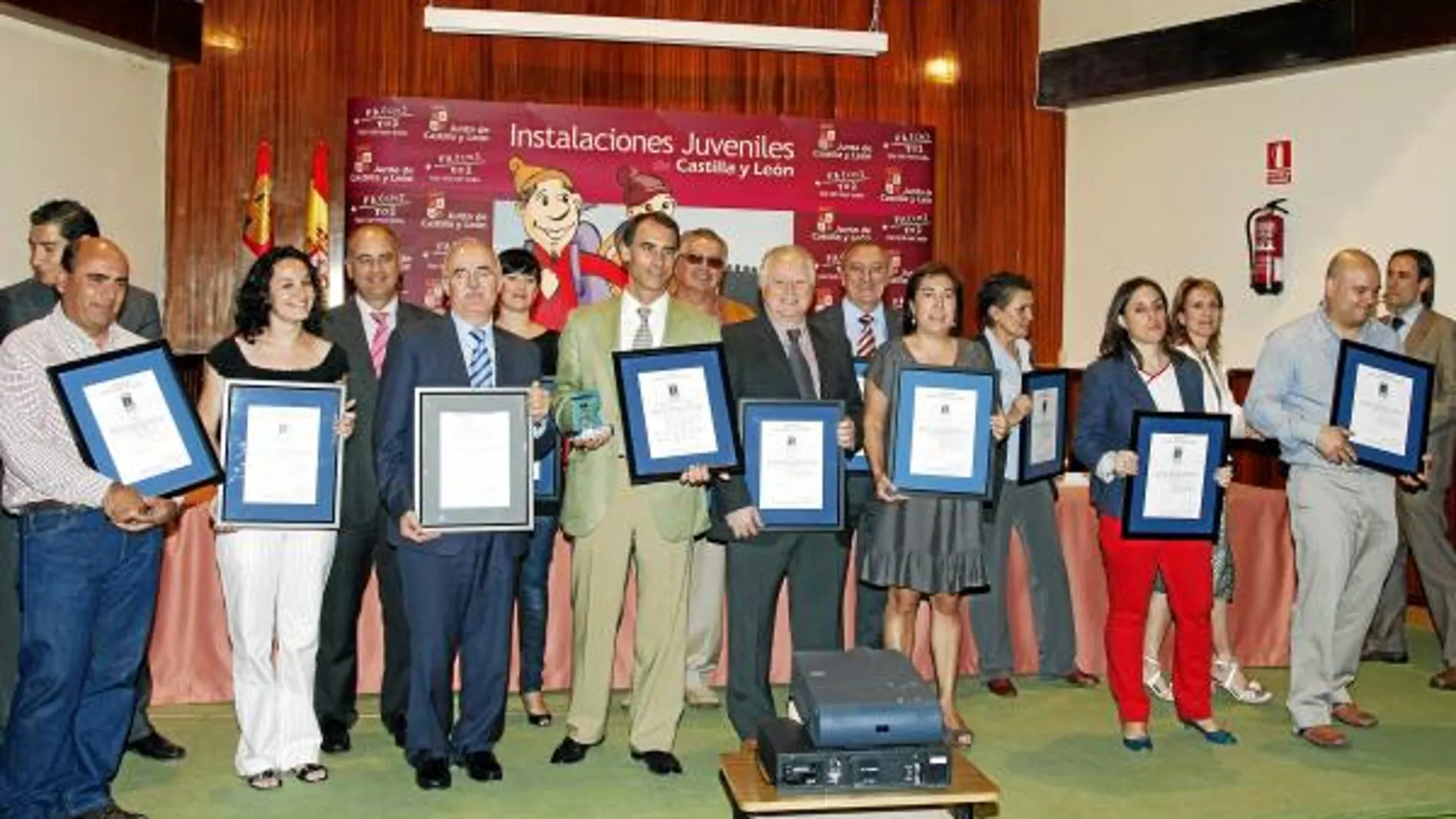 César Antón, Miguel Ángel García Nieto, Isabel Alonso y Sergio Montoya, posan con los premiados