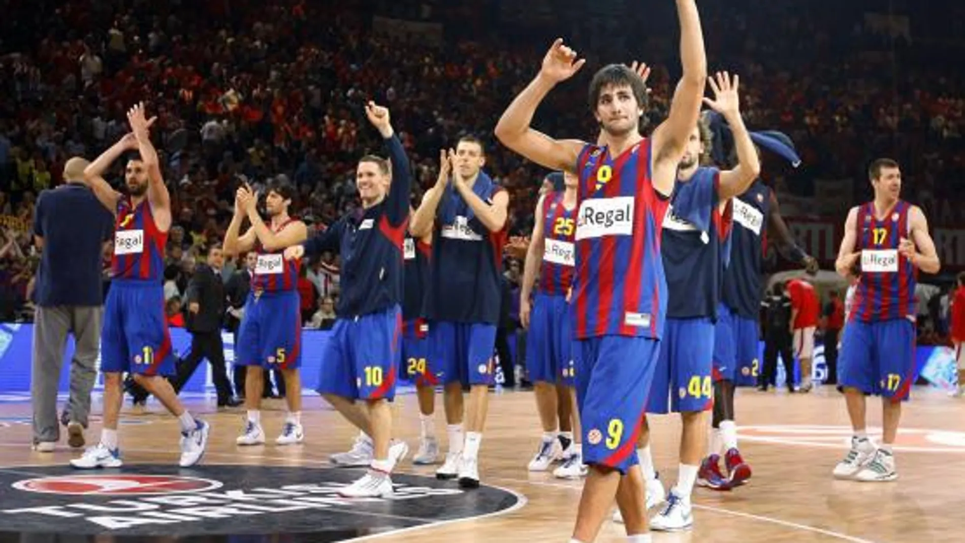 Los jugadores del BArça celebran la victoria