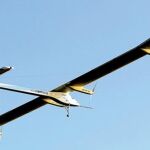 El avión solar aterriza tras 26 horas de vuelo propulsado sólo por la fotovoltaica