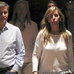 Los rostros de Alberto Fernández y Alicia Sánchez-Camacho expresan el mal resultado del PP en Cataluña en la noche electoral