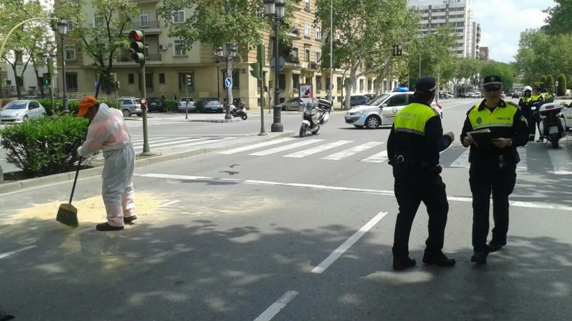 Un ciclista resultó herido grave al chocar ayer contra un coche en Sevilla