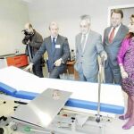 José Antonio Griñán y la consejera de Salud, María Jesús Montero, en la inauguración de un centro de salud