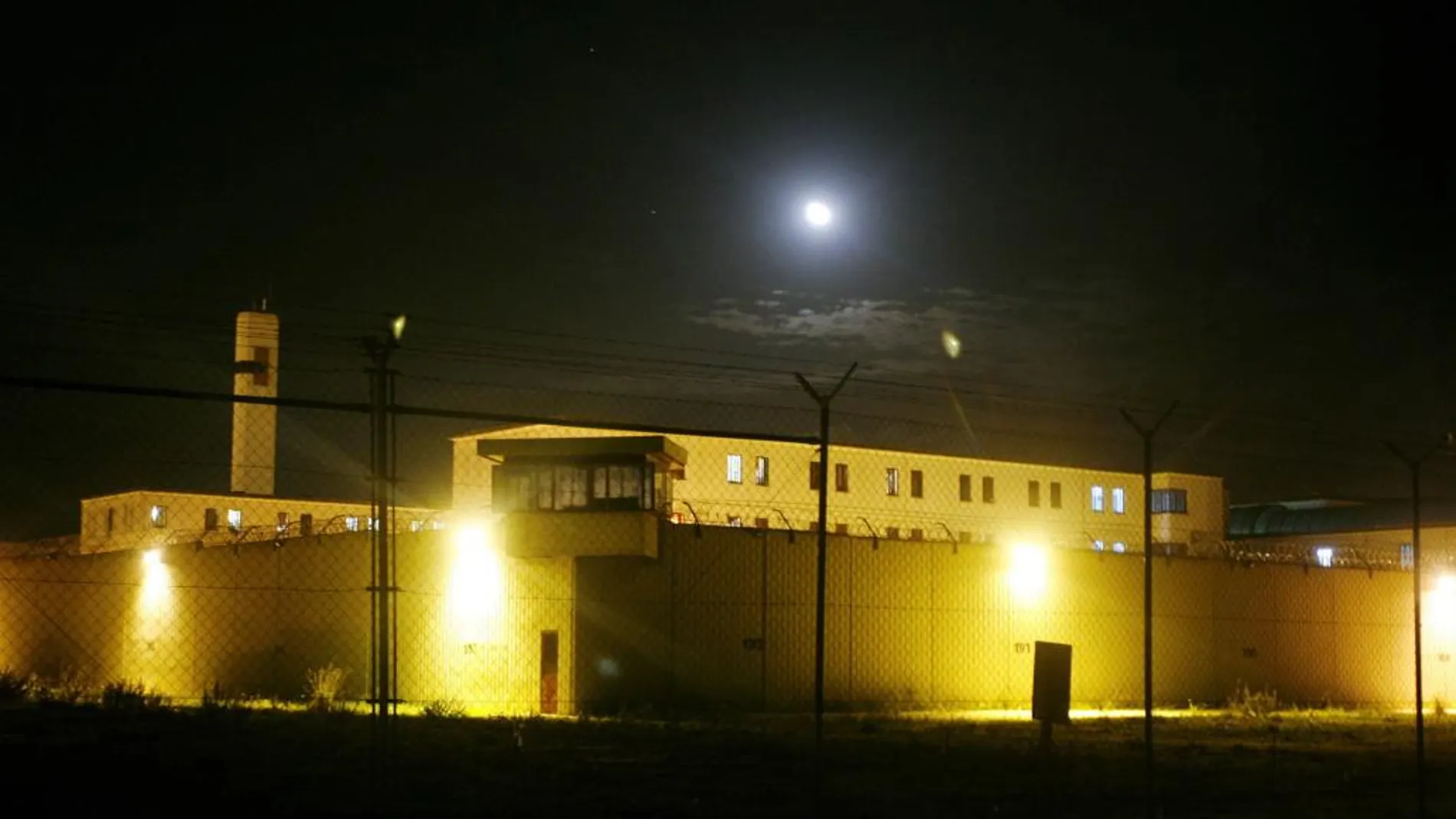 Un interno muy peligroso lesiona a cinco funcionarios de la cárcel de Picassent
