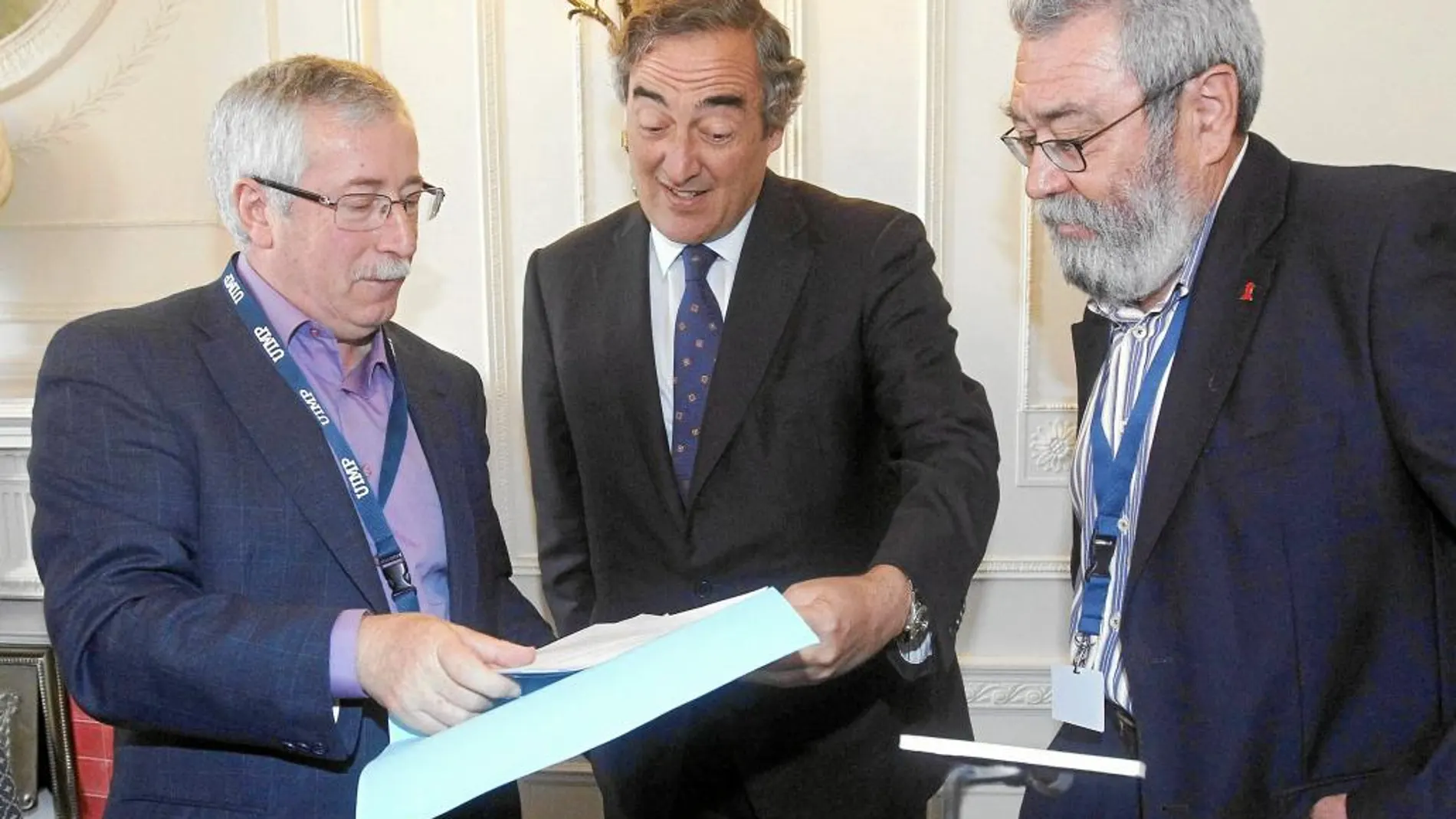 Toxo (izda.) Rosell (centro) y Méndez (dcha.) asumieron las negociaciones sobre salarios hace un par de meses