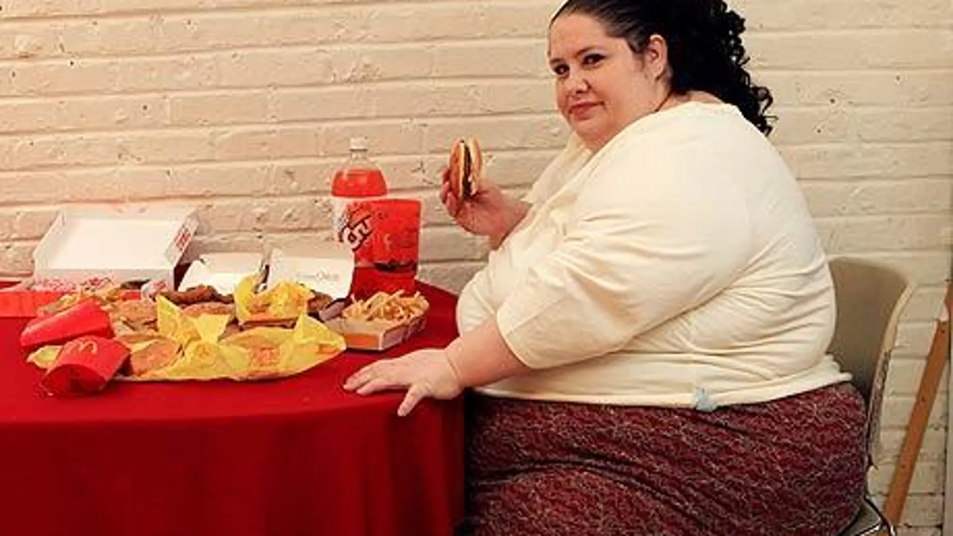 Dos pavos y dos jamones: el menú para ser la más gorda del mundo