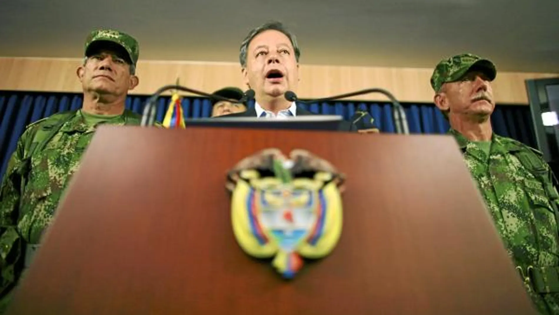 El ministro, durante una conferencia de prensa en Bogotá