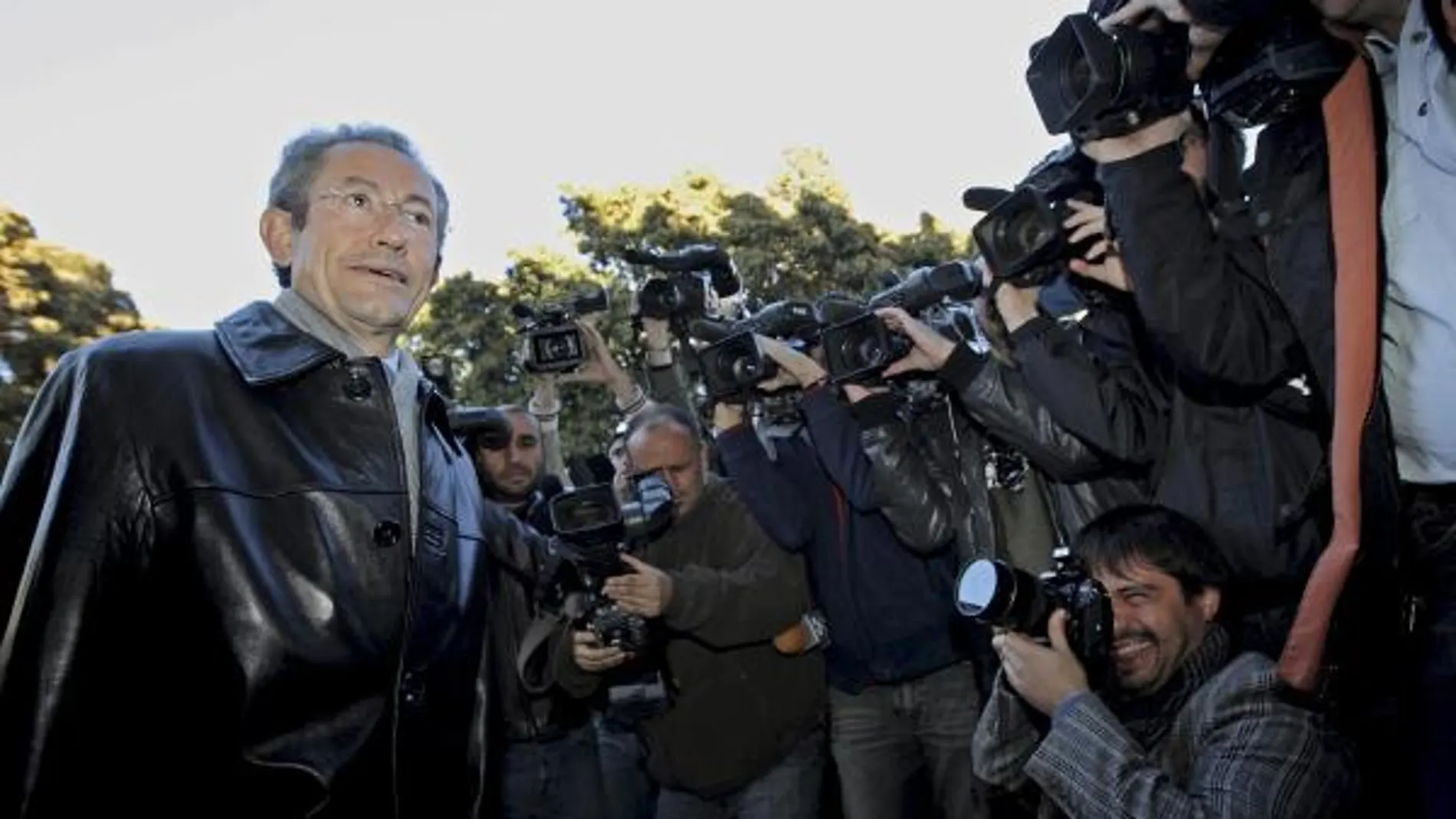 El portavoz del PSPV-PSOE en Les Corts Valencianes, Ángel Luna, a su llegada al Tribunal Superior de Justicia de la Comunitat Valenciana