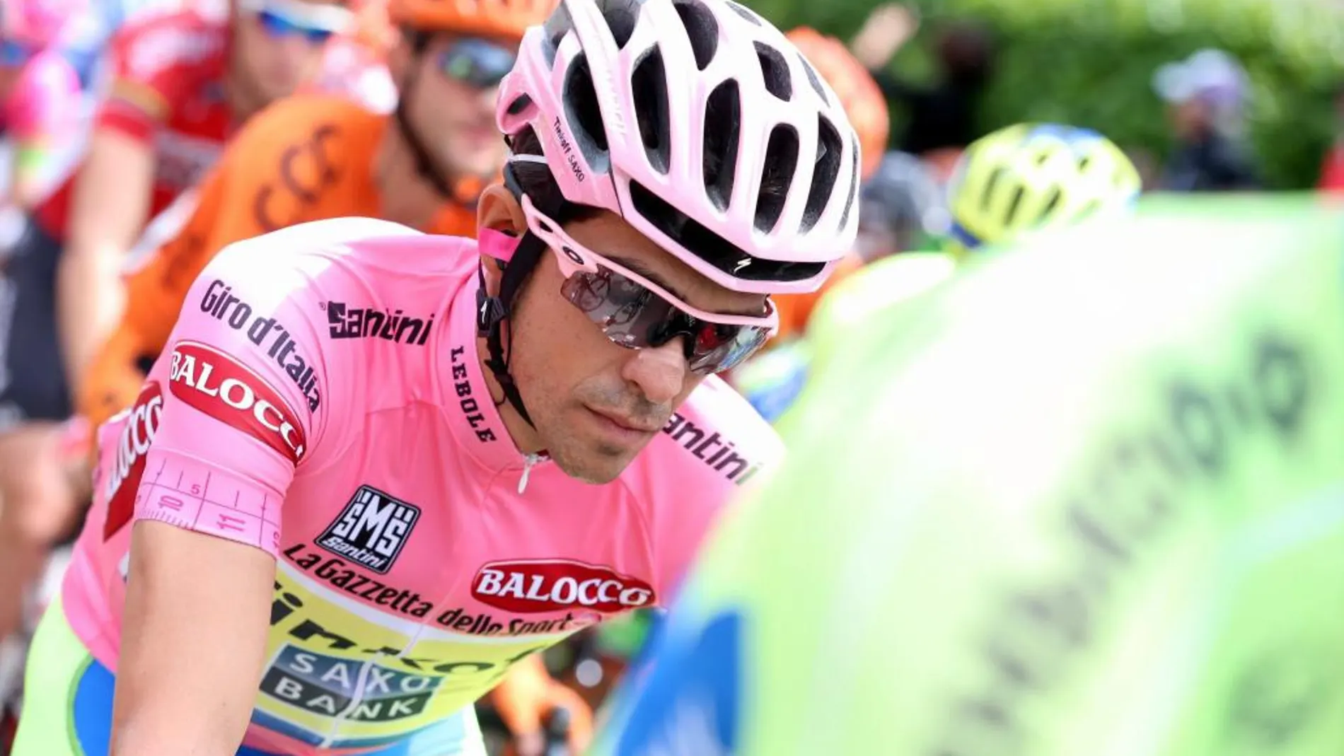 Alberto Contador entró hoy tercero en la meta de Aprica