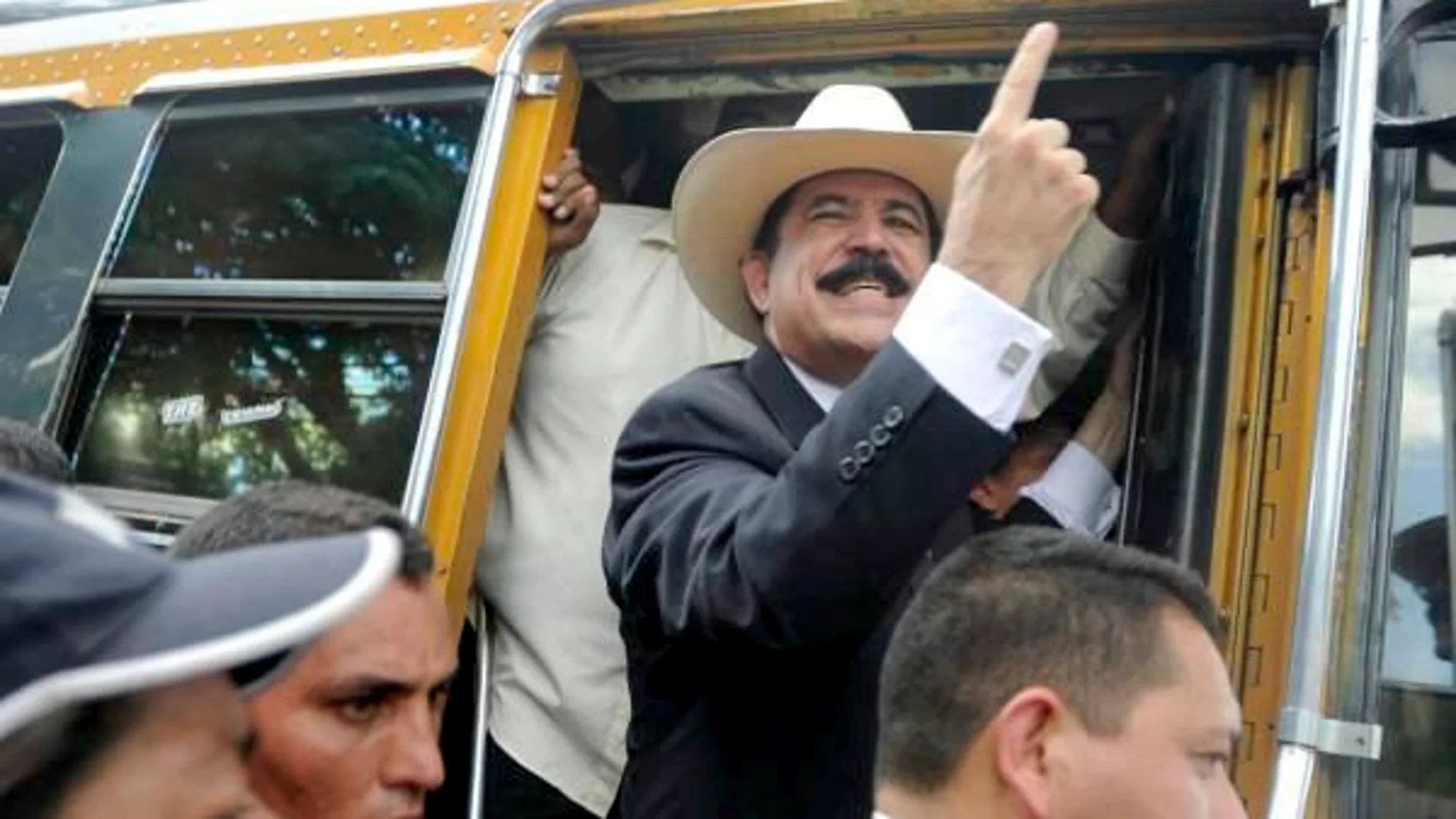El Ejército de Honduras detiene al presidente Manuel Zelaya