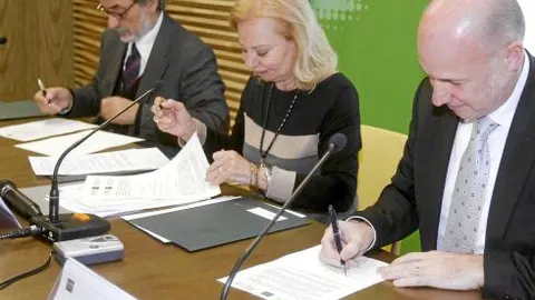 El Defensor del Pueblo Andaluz, José Chamizo, el Ararteko (Defensor del Pueblo del País Vasco), Íñigo Lamarca Iturbe, y la Procuradora General del Principado de Asturias, María Antonia Fernández Felgueroso