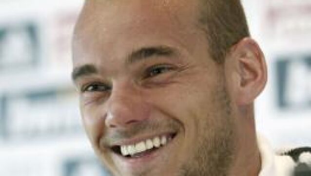 El jugador holandés del Real Madrid Wesley Sneijder, durante la rueda de prensa