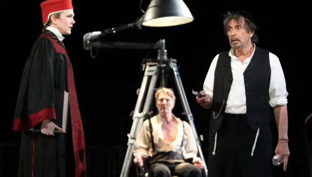 Lily Rabe, Byron Jennings y Al Pacino durante la representación de &quot;El Mercader de Venecia&quot;.