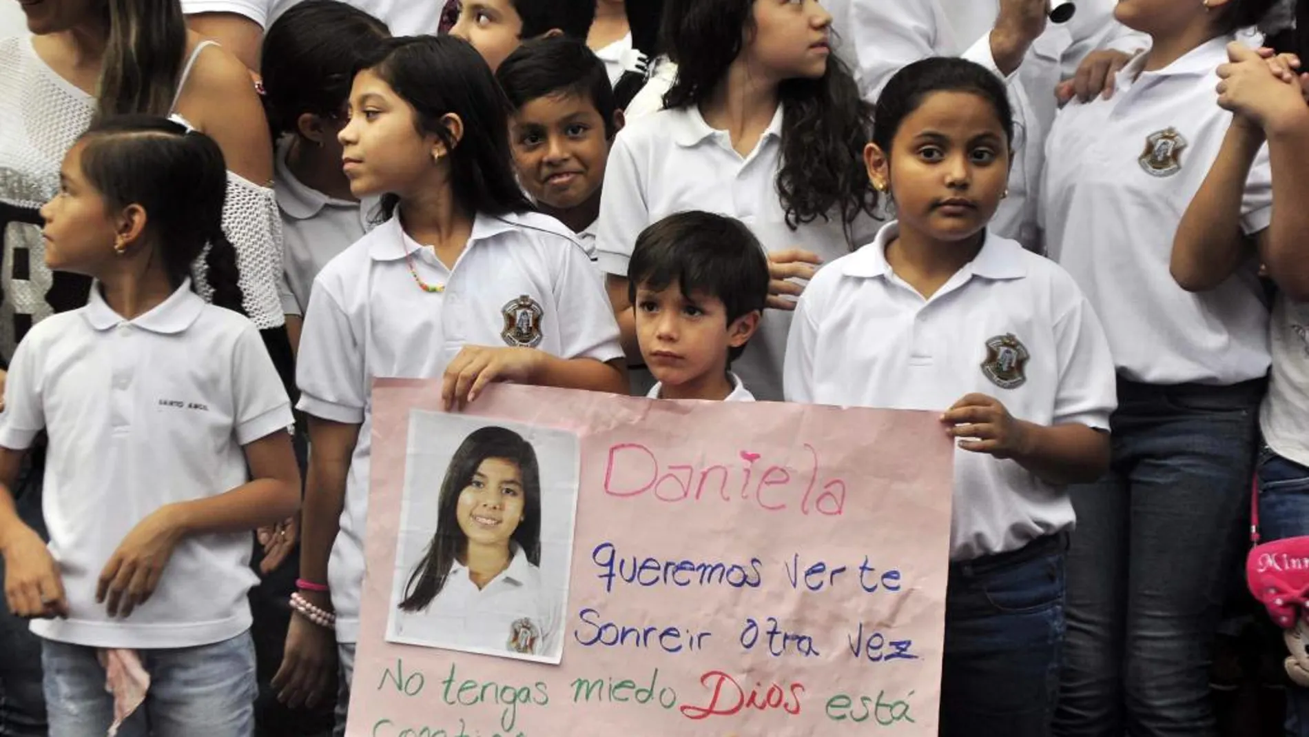 Un grupo de niños se manifiestó el pasado viernes 5 de junio de 2015, contra el secuestro de la niña Daniela Mora