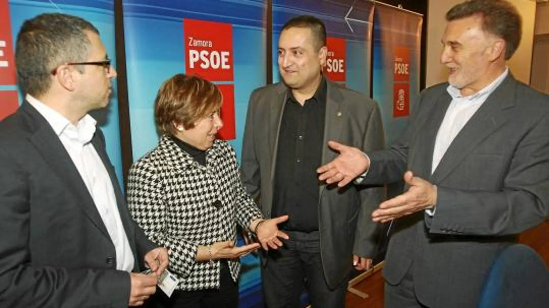 Miguel Alejo, junto a responsables de la corporación local del PSOE de Zamora