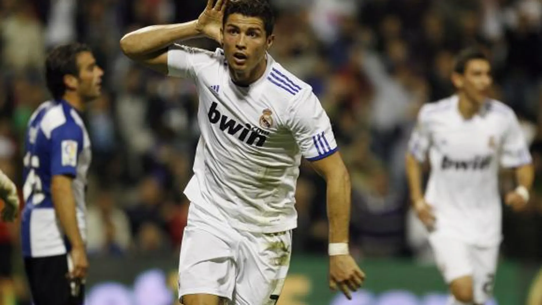 Cristiano Ronaldo celebra uno de sus goles, en esta imagen el primero del Madrid