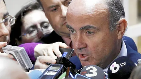 El ministro de Economía, Luis de Guindos, ayer en el Congreso de los Diputados