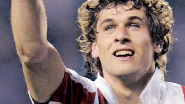 Llorente cachorro de león