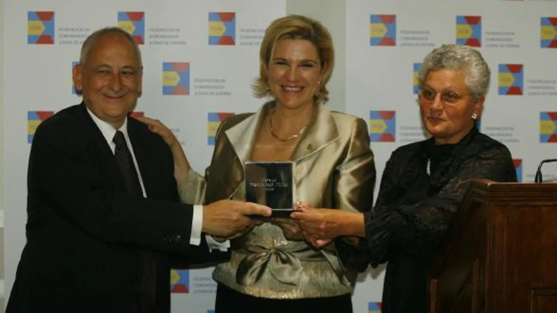 La Comunidad Judía en España entrega a Pilar Rahola el premio «Senador Ángel Pulido 2009»
