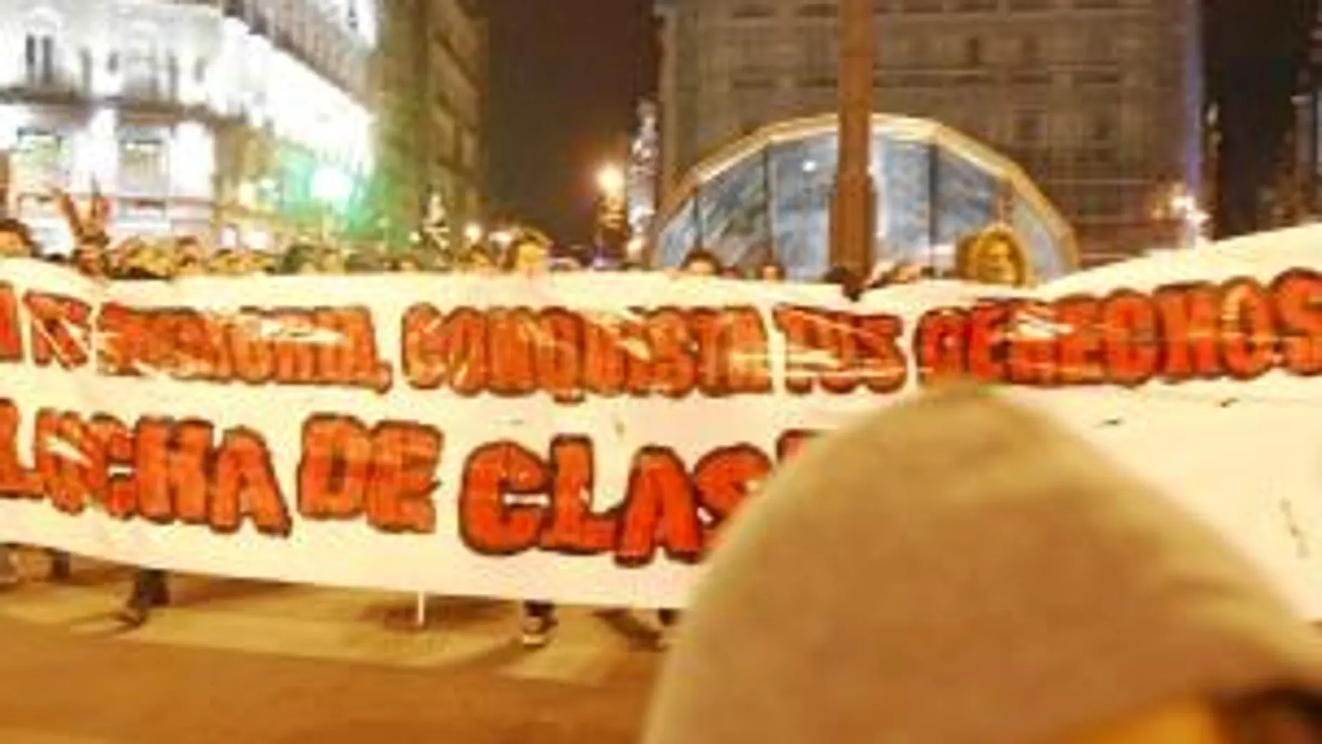 Alrededor de medio millar de personas acudió a la manifestación convocada por la Coordinadora Antifascista de Madrid