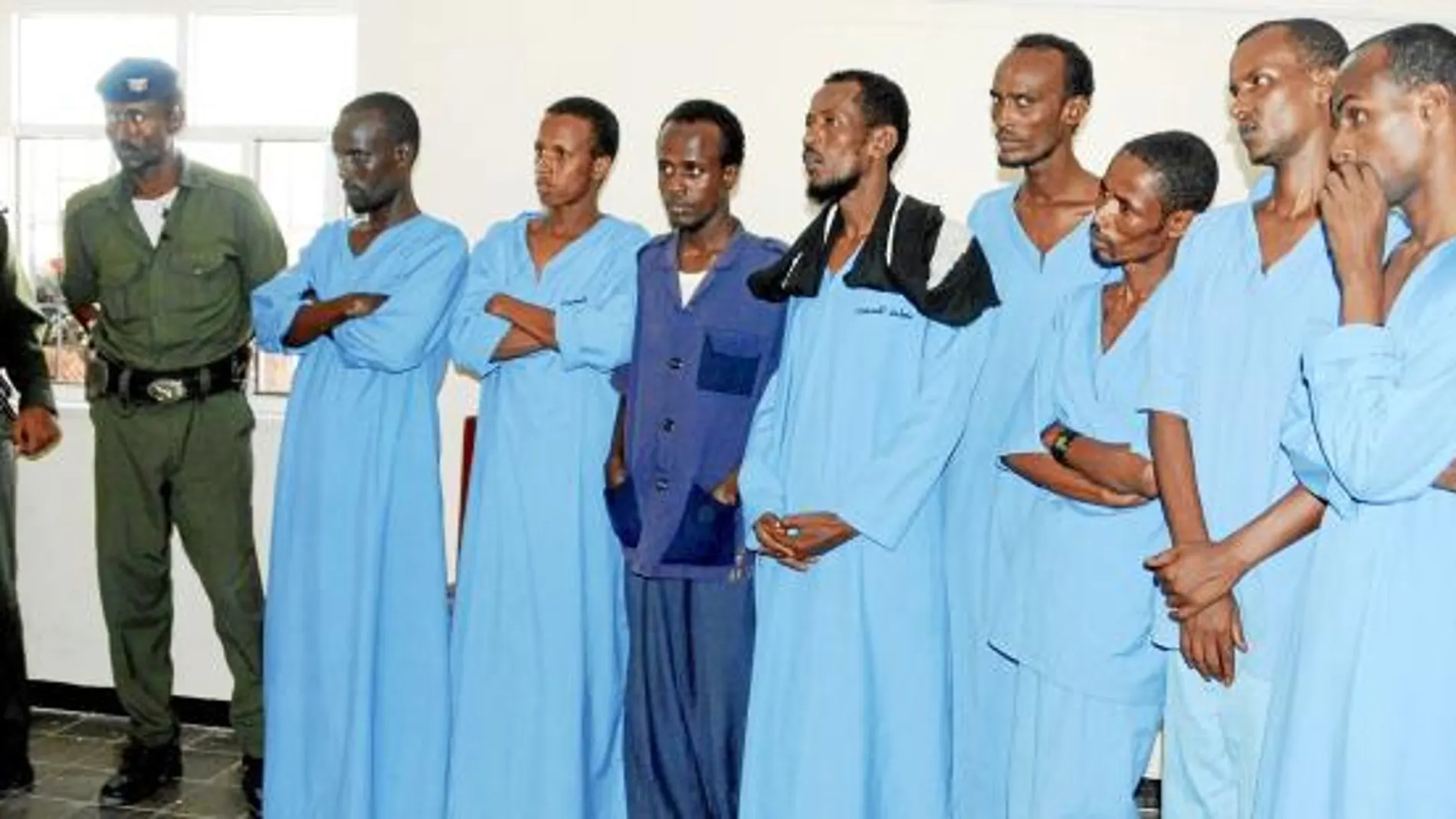 Diez piratas somalíes fueron ayer condenados a cinco años de cárcel por planear atentar contra un barco