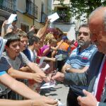 Vicente del Bosque recibió ayer en Caravaca de la Cruz el apoyo de los aficionados españoles, que le mostraron su afecto y cariño