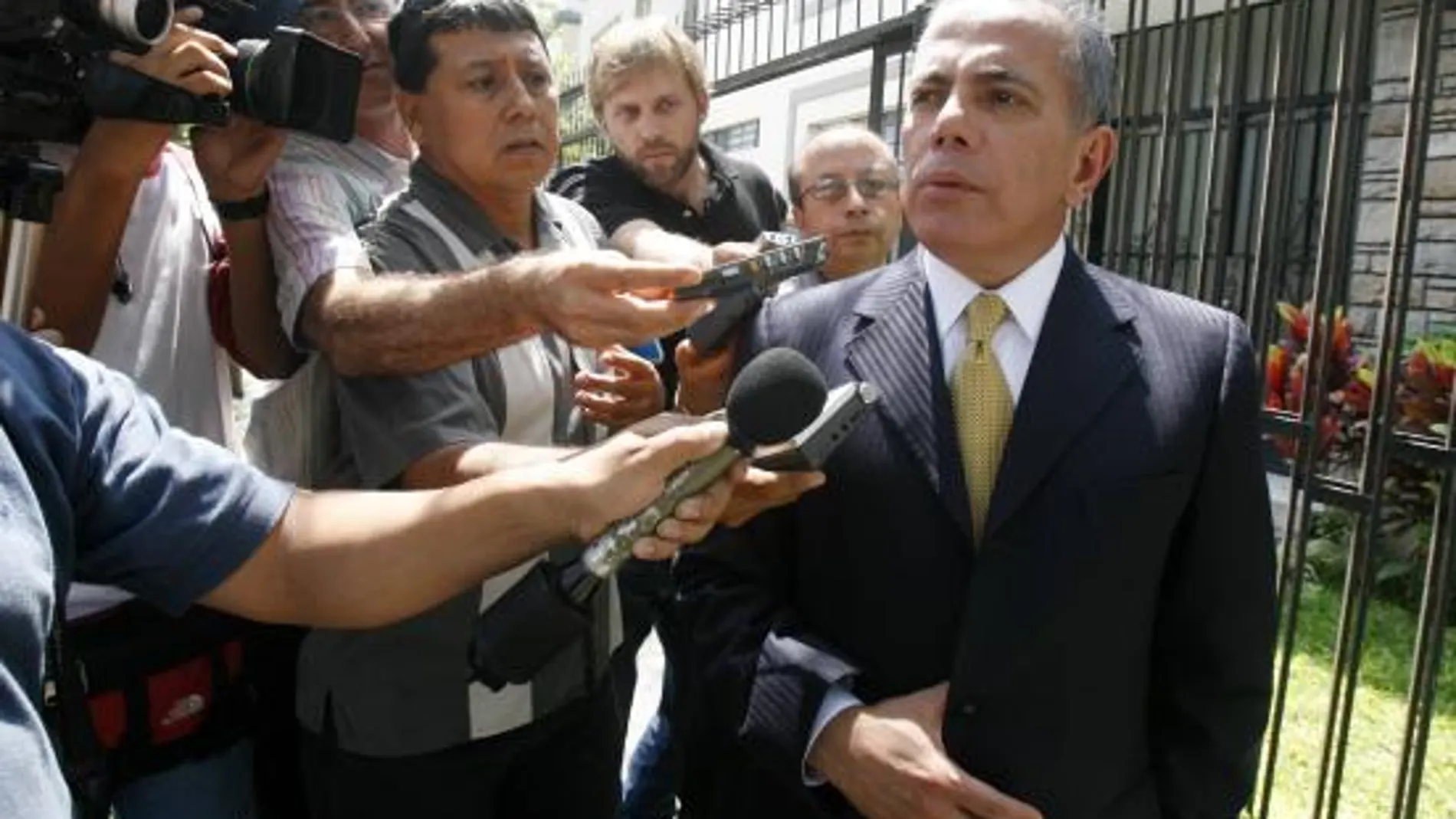 Perú concede asilo político al opositor venezolano Manuel Rosales