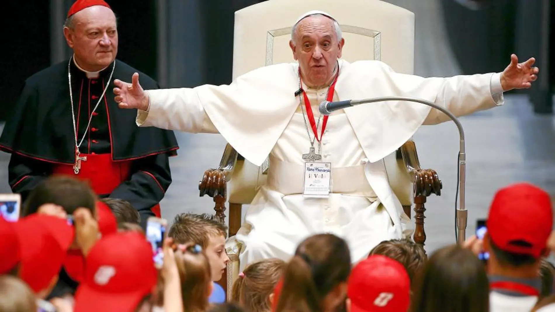 El Papa recibió ayer a más de 600 niños, hijos de reclusos. En este tercer encuentro hablaron de volar