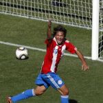 Enrique Vera celebra su gol con Paraguay