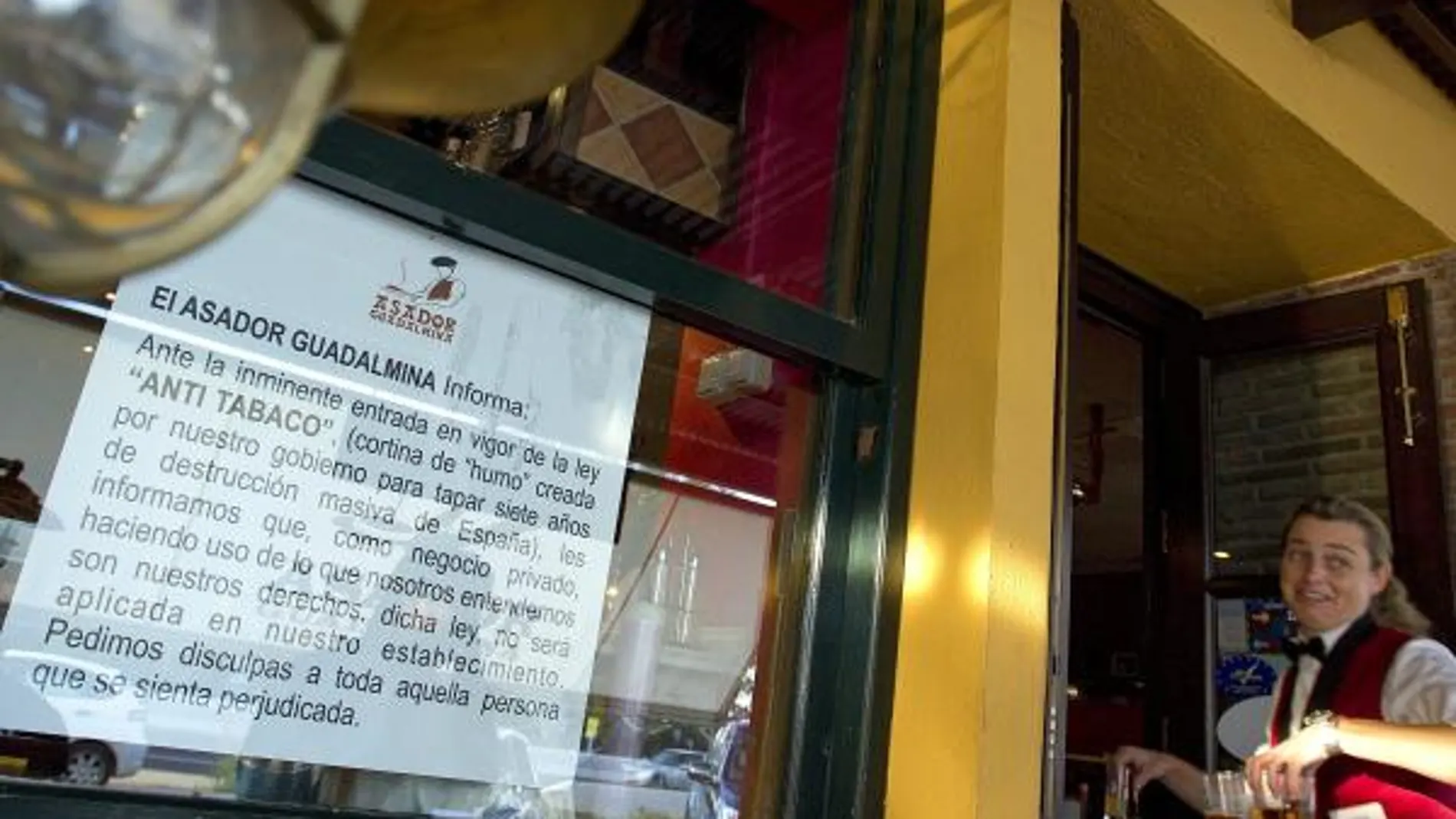 El asador rebelde a la Ley Antitabaco recibe llamadas de apoyo de «media España»