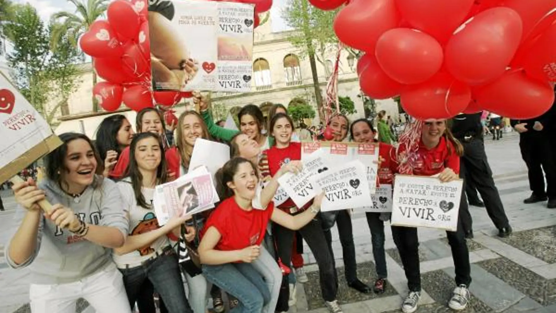 La Junta convierte Sevilla en capital del aborto y la eutanasia