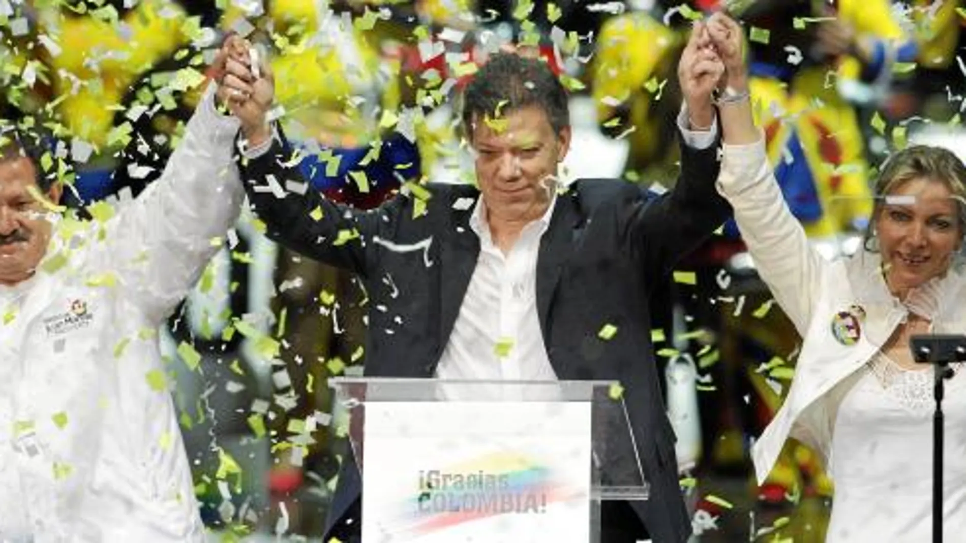 victoria. Juan Manuel Santos celebra que es el nuevo presidente de Colombia con el 69% de los votos