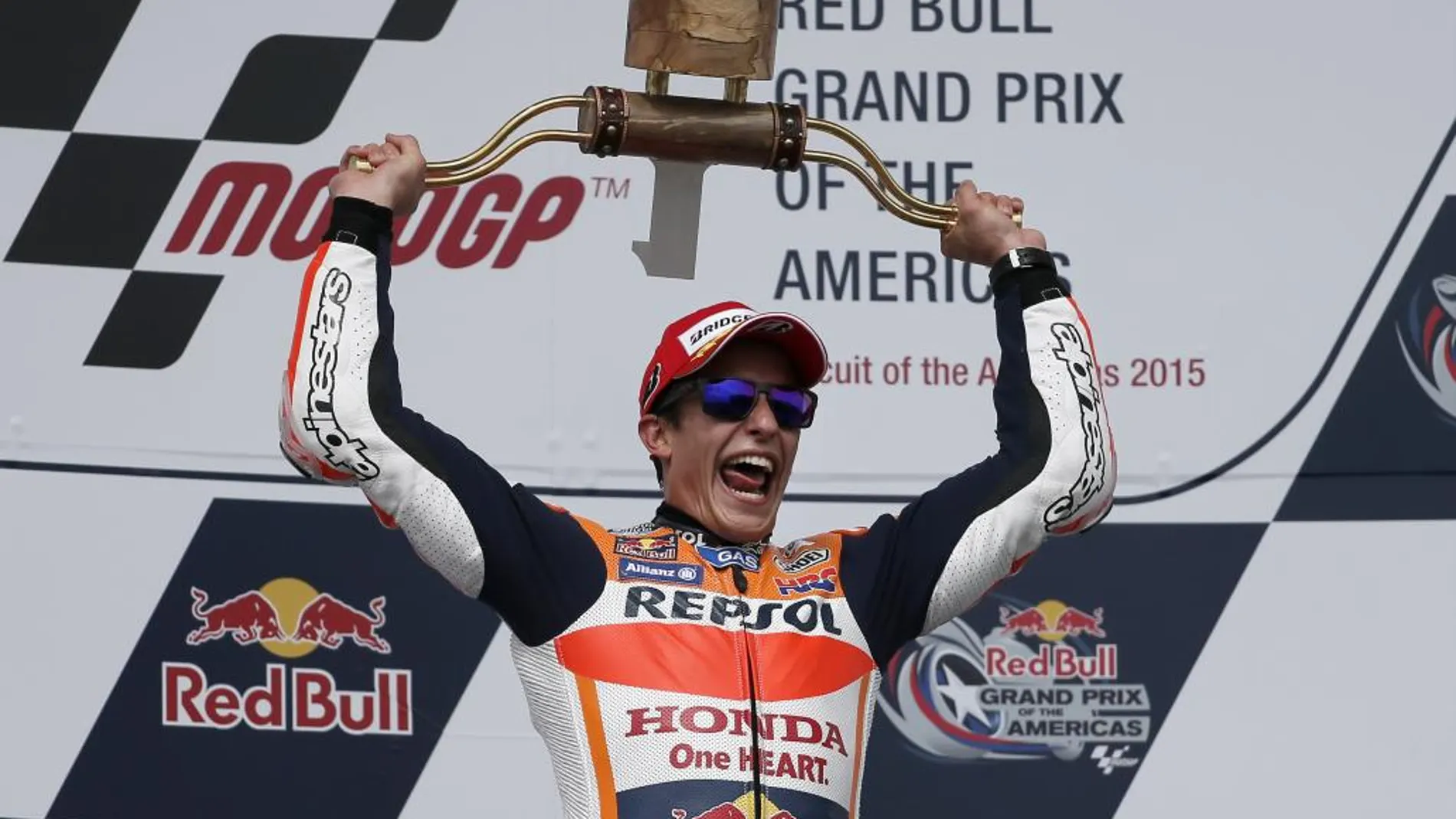 Marc Marquez (93), celebra el triunfo en el podium
