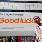 «Queridos financieros, ¡buena suerte!», rezan en Singapur