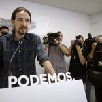 El secretario general de Podemos, Pablo Iglesias, comparece en rueda de prensa para analizar la situación postelectoral.