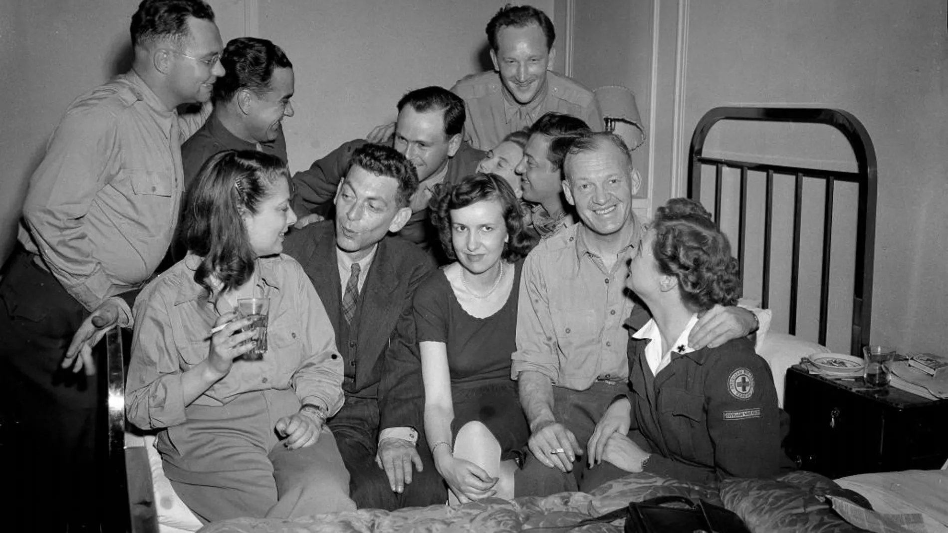 El periodista Edward Kennedy con algunos de sus compañeros de Associated Press