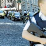 La Policía busca al asesino, que salió a pie del juzgado en el que mató a la jueza y a su ayudante, ayer en Bruselas